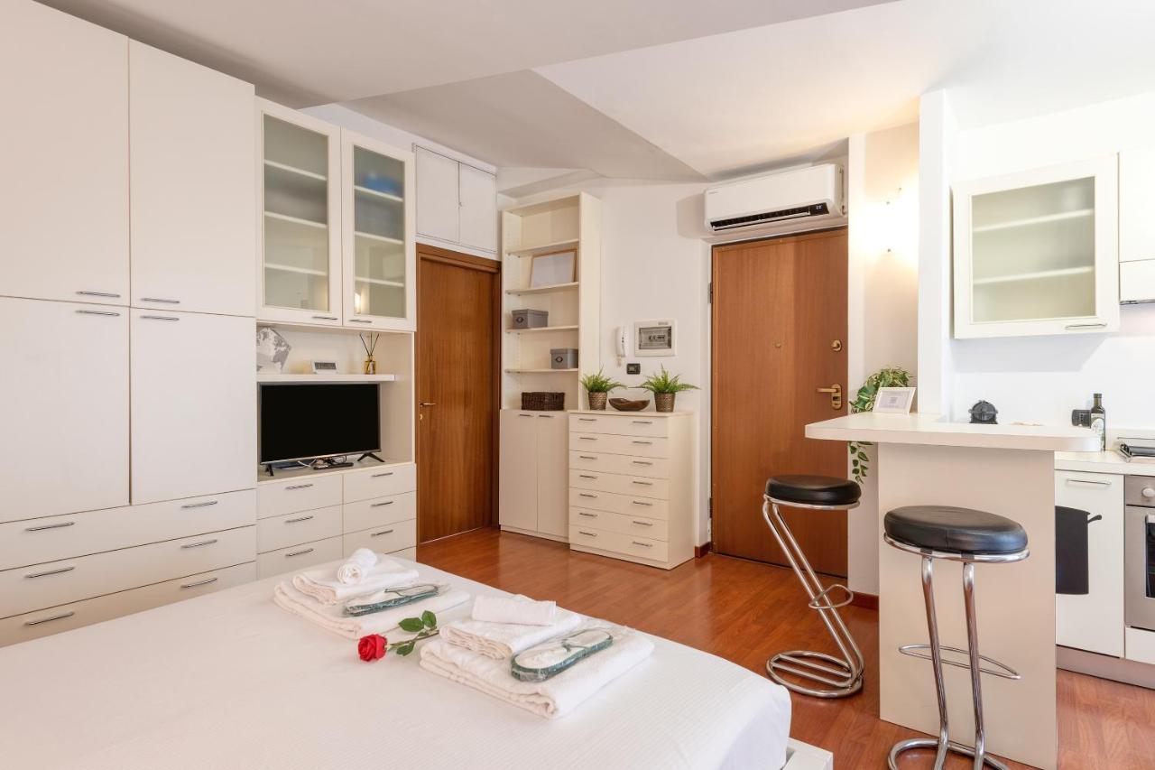 Ferienwohnung Ferrucci, 6 - Monolocale Al Settimo Cielo Mailand Exterior foto